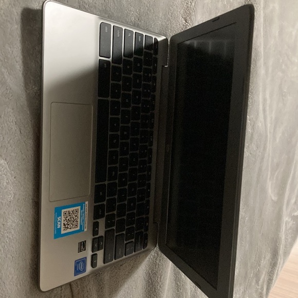 Chromebook - Picture 4 of 6